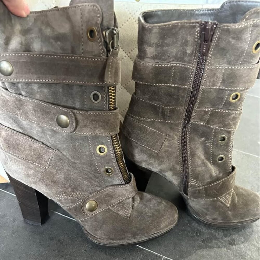 Janet And Janet Boots - image 1